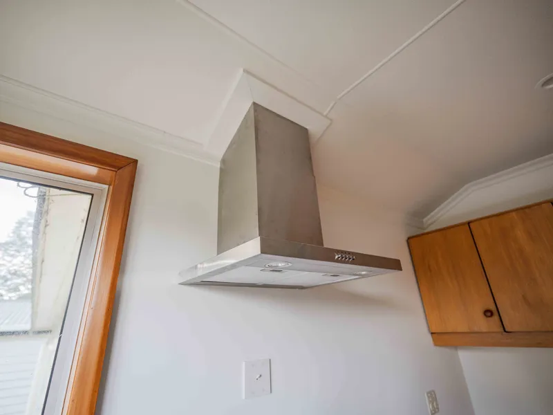 Replacement and installation of new rangehood above stovetop