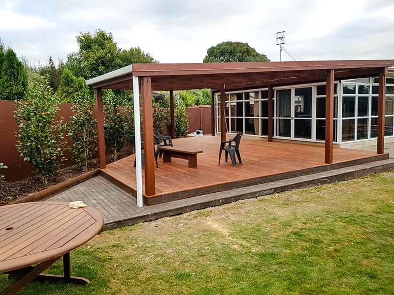 Covered deck making to make the most of the backyard for entertaining and relaxing